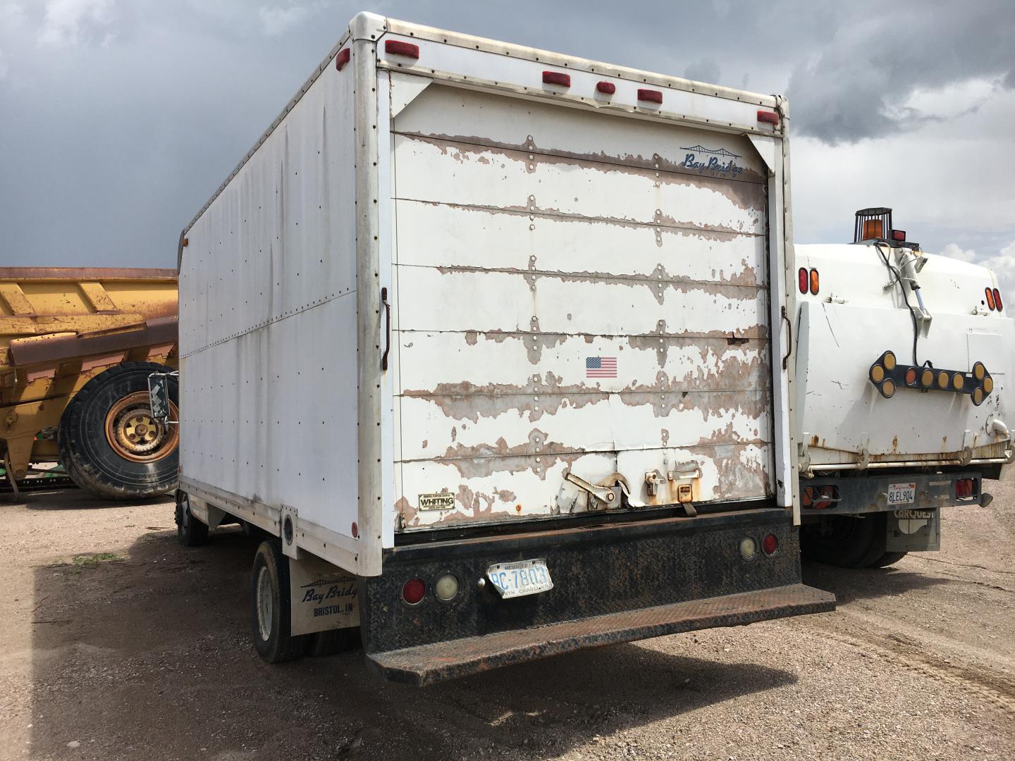 CAMION CON CAJA SECA CHEVROLET 3500